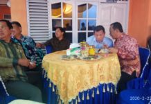 Dua Balon Bupati Hipni-Hendri Berbincang Sangat Akrab