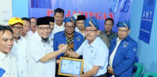 Sampaikan Visi-Misi di Demokrat, TEC Diiringi Pengurus Partai Golkar Provinsi Dan Kabupaten. Bahkan, Fungsionaris Hingga Fraksi Golkar Ikut Kawal TEC