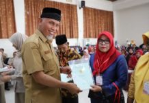 Wako Mahyeldi Serahkan Sertifikat Tanah Program PTSL Kepada Seribu Masyarakat Korong Gadang