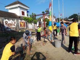 Mencegah Penyebaran Virus Corona, Polres Madina Dan Jajaran Bersama TNI Dan Masyarakat Bersihkan Lingkungan