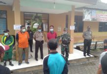 FORKOMPINCAM SEKAMPUNG LAKUKAN PENYEMPROTAN DESINFEKTAN DISELURUH PERKANTORAN, PASAR DAN FASUM DI LINGKUNGAN KECAMATAN