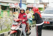 TP PKK Lamsel Bagikan 1000 Masker Ke Masyarakat