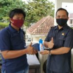 Dukung Kerja Jurnalis, Fraksi PAN DPRD Lamsel Berikan Handsanitizer