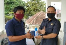 Dukung Kerja Jurnalis, Fraksi PAN DPRD Lamsel Berikan Handsanitizer