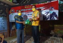 Pandemi Corona, Anggota Dewan Lamsel Bagikan Sembako dan Masker Untuk Masyarakat