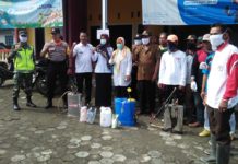 Pemdes Tanjungsari Semprot Disinfektan Rumah Rumah Warga