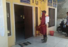Relawan Lawan Covid-19 Desa Kerbang Dalam Semprot Disinfektan