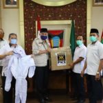 Cegah Corona, Wali Kota Padang Terima Bantuan APD dari Fraksi PKS