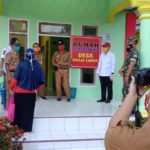 BUPATI LAMPUNG TIMUR KUNJUNGI RUMAH ISOLASI DESA BRAJA LUHUR