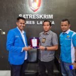 KNPI SERAHKAN PLAKAT DAN SERTIFIKAT KE KASATRES POLRES LANGSA