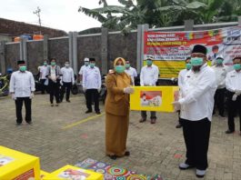 TEC + Golkar Serahkan Bantuan APD 248 pc Untuk Petugas Medis di Lamsel