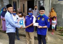 Temanin Zulhas, Hipni Bagikan Zakat Mal Berupa Beras dan Uang