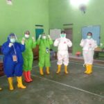 TIGA REMAJA SUMBANGKAN TABUNGANNYA UNTUK BANTU COVID 19