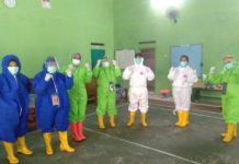 TIGA REMAJA SUMBANGKAN TABUNGANNYA UNTUK BANTU COVID 19