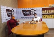 Talk Show Bincang Santai Bersama Bang Aca, Nanang Sampaikan Terapkan Sifat Kebersamaan dan Gotong Royong Untuk Selesaikan Persoalan Lampung Selatan