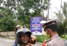 Perduli Dengan Keselamatan Pengemudi Sepeda Motor, Ini Yang Dilakukan Akp Septian Dwi Rianto, SH, SIK