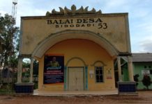 TAK LAGI MENJABAT SEKRETARIS DESA STAF KECAMATAN SEKAMPUNG MASIH AMBIL PERAN BERTINDAK ATAS NAMA KEPALA DESA