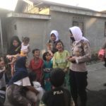 Pasca Aksi Unras Yang Berujung Anarkis, Ini Yang Dilakukan Para Polwan Kepada Kaum Ibu Dan Anak Di Desa Mompang Julu