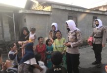 Pasca Aksi Unras Yang Berujung Anarkis, Ini Yang Dilakukan Para Polwan Kepada Kaum Ibu Dan Anak Di Desa Mompang Julu