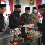 DPRD-PEMKAB TANDA TANGANI KUA-PPAS