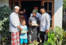 Majelis Ta’lim Al-Marzukiyyah Al-Munawwarah melakukan kegiatan dengan menyantuni anak-anak yatim piatu.