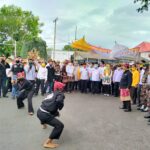 Ribuan Masyarakat Berbagai Elemen, Kawal Pasangan Tony – Antoni Daftar Ke KPU Lampung Selatan.
