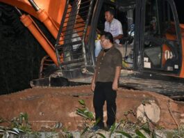 Satu malam, Bupati Madina Perbaiki Dua Jembatan Rusak