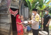 Jum’at Barokah Ditengah Pandemi Covid-19, Kapolres Madina Bantu Keluarga Kurang Mampu di Panyabungan