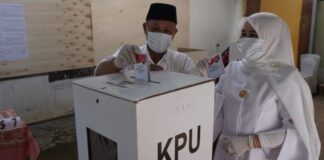 NANANG ERMANTO – ISTRI GUNAKAN HAK PILIH