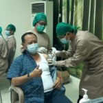 Ketua DPRD bersama Istri Jalani Vaksinasi Covid 19