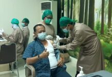 Ketua DPRD bersama Istri Jalani Vaksinasi Covid 19