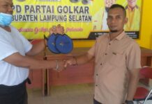 Suport Olahraga, Wakil Ketua AMPG Lamsel Hibahkan Dua Bet Tenis Meja