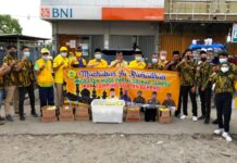 AMPG Lamsel Berbagi Takjil Berbuka Puasa Untuk Masyarakat Sidomulyo