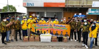 AMPG Lamsel Berbagi Takjil Berbuka Puasa Untuk Masyarakat Sidomulyo