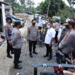 Bupati Lamsel Dampingi Kapolda Tinjau Langsung Mapolsek Yang Dibakar Massa