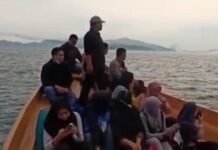 Relawan Vaksinator Bhayangkari Polres Lamsel, Berikan Pelayanan di Pulau Sebesi