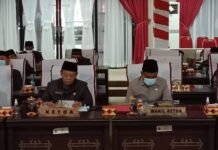 Hendry Rosyadi Pimpin Rapat Paripurna Penyampaian KUA APBD oleh Bupati Lamsel Secara Virtual