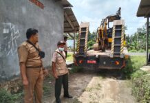Rawan Banjir, BPBD Pemkab Lamsel Normalisasi Sungai di Jembat Besi Gunter