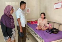 Anggota Komisi II DPRD Lampung Selatan Farizal Purba SE besuk warga kecamatan Katibung