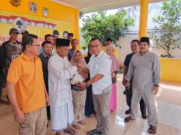Golkar Lamsel Berbagi Daging Kurban Dua Ekor Sapi