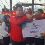 Ketua BBHAR Lamsel Merik Havid Ikut Menyerahkan Bantuan Alat Tangkap Ikan Untuk Nelayan di Bakauheni