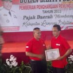 10 Perusahaan Terbaik di Lamsel Dapat Penghargaan Bupati Lamsel, PT BBJ Terbaik ketiga Setelah PT Angkasa Pura dan PT ASDP Cab Bakauheni.