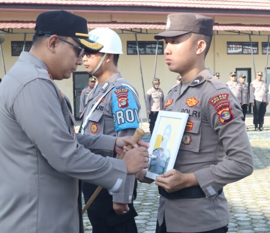 Langgar Kode Etik, Personil Polres Lamsel diberhentikan tidak dengan hormat.