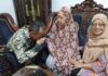 Cium Tangan Ibu Tercinta, Tekad Bacawabup Lamsel Makin Bulat, Hidayatullah MPd, MM Siap Gerakan Jaringan Keluarga, Ormas, dan Pendidikan