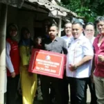 Warga Desa Negeri Pandan Terima Bantuan Bedah Rumah Dari Bupati Lamsel