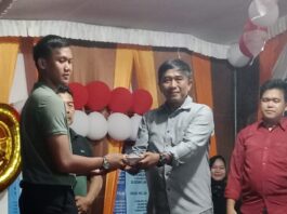 Erwin Saputra Bagikan Hadiah Buat Para Juara Lomba