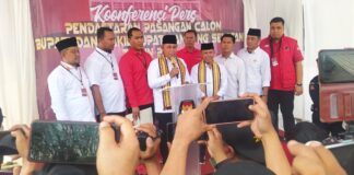 Daftar ke KPU Lamsel, Paslon Nanang-Antoni Diiringi Lima Ribuan Massa Pendukung, Pasukan Merah Penuhi Kota Kalianda