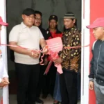 H. Nanang Ermanto Serah Hasil Bedah Rumah Milik Warga Sidowaluyo