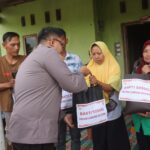 Kapolres Lampung Selatan Berikan Tali Asih Kepada Korban Puting Beliung di Dusun Indagri, Tanjung Sari