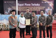 KPU Lamtim Pleno Penetapan Ela-Azwar Sebagai Bupati dan Wakil Bupati Lamtim